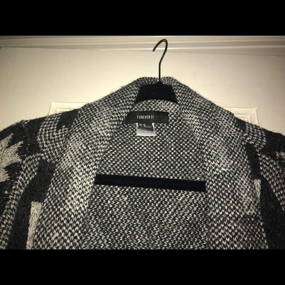 Patterned Shawl - Picture 3 of 4